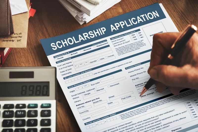 A Guide To Navigate Through Scholarships