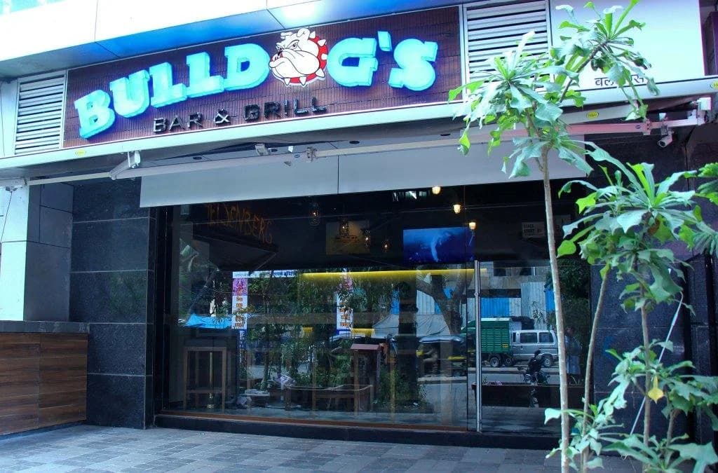 Bulldog’s Bar And Grill – De