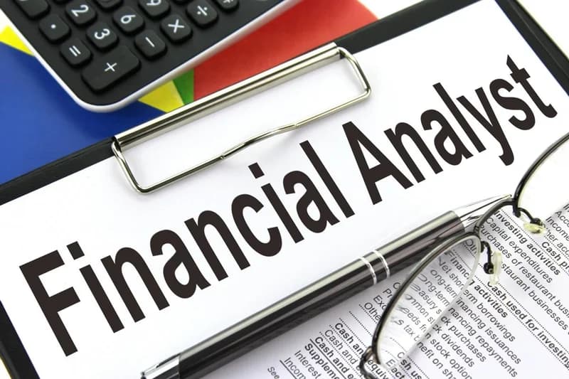 Why Should You Be A Financial Analyst?