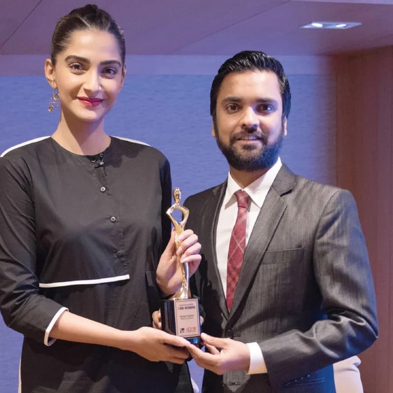 Sonam Kapoor awarded the I Am Woman awar
