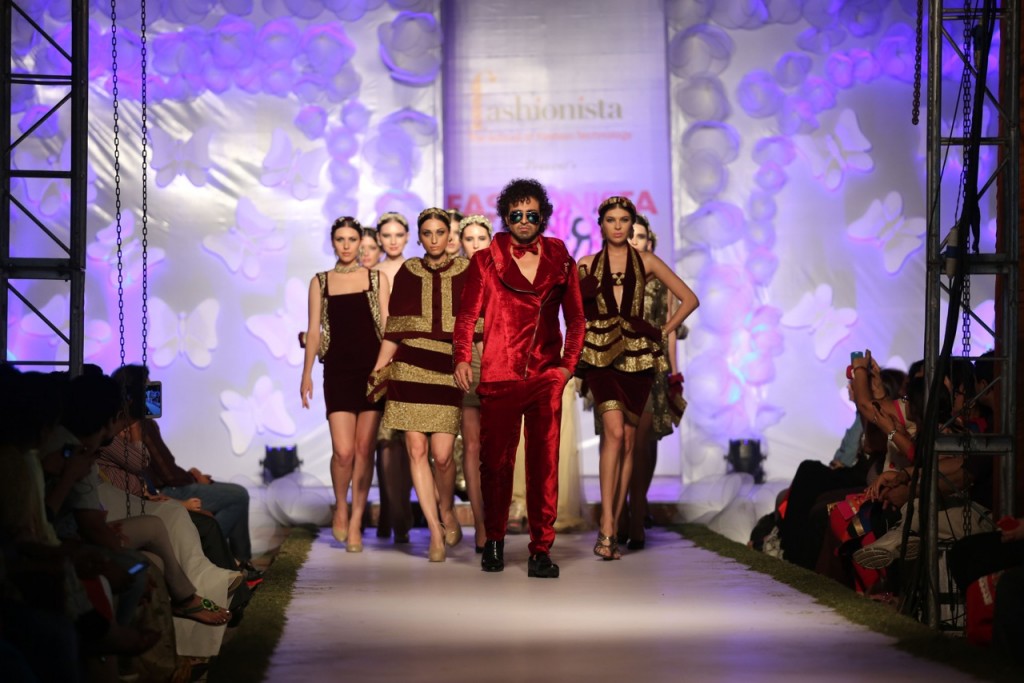 Models sizzling the ramp with Golden Paradise