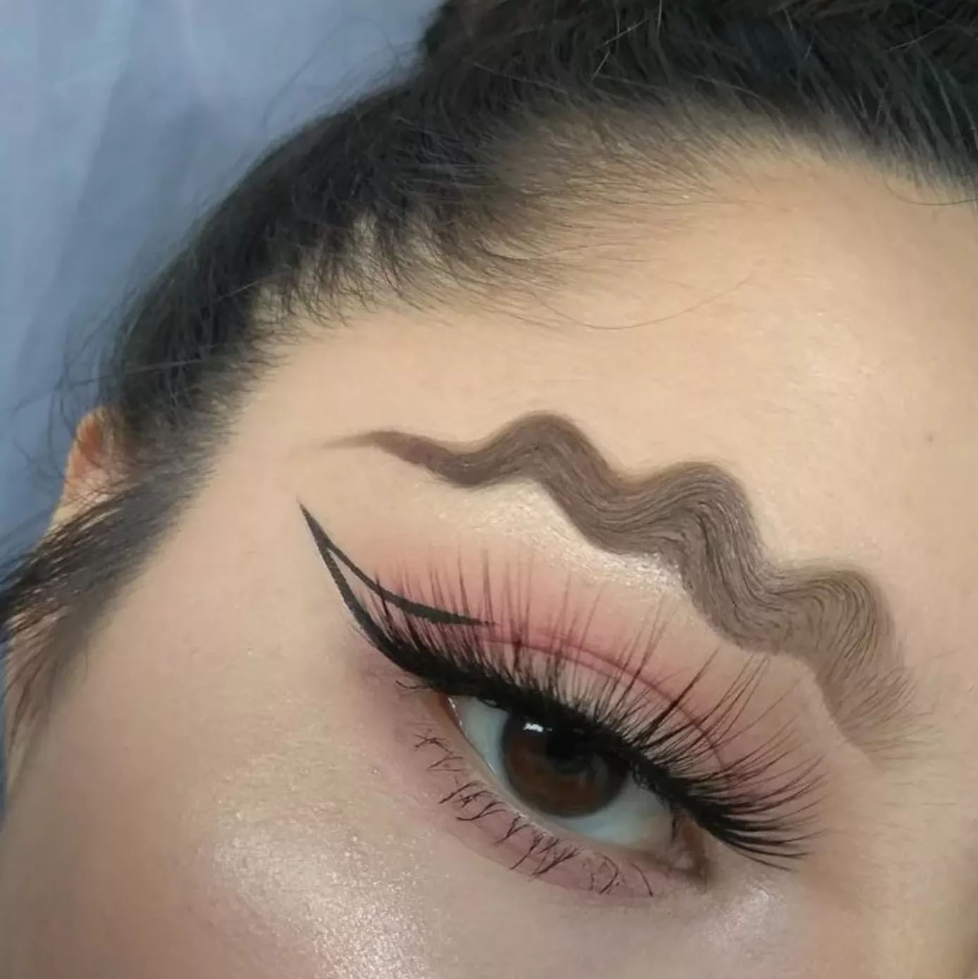 Squiggle brows